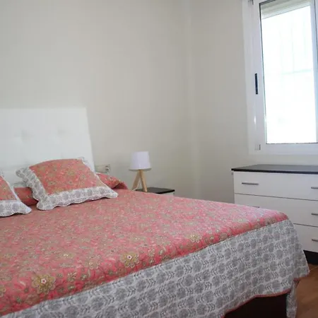 Apartment 3 Bedrooms With Wifi At 1 Km Away From The