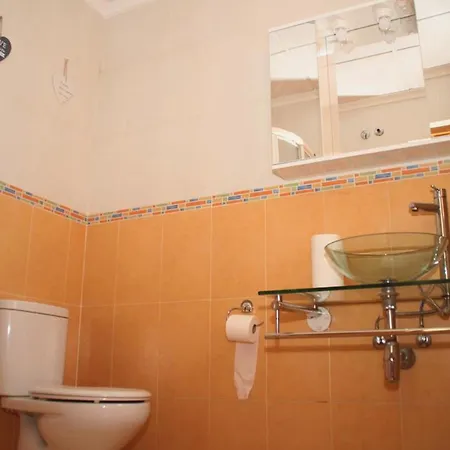 Apartment 3 Bedrooms With Wifi At 1 Km Away From The