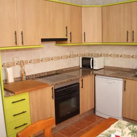 Apartment 3 Bedrooms With Wifi At 1 Km Away From The