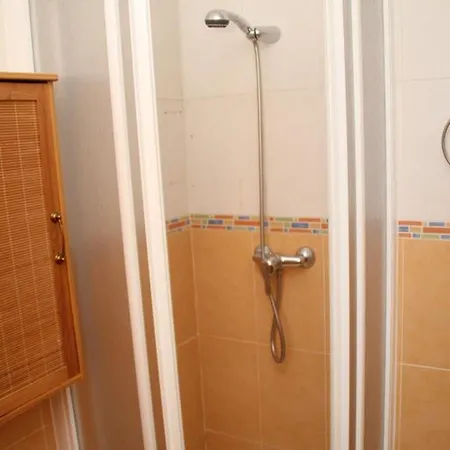 3 Bedrooms With Wifi At 1 Km Away From The