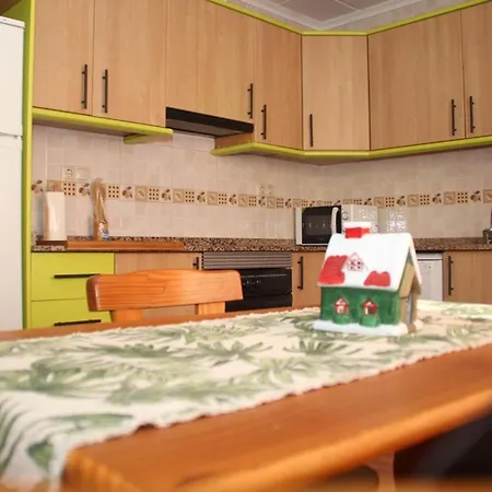 3 Bedrooms With Wifi At 1 Km Away From The Apartment