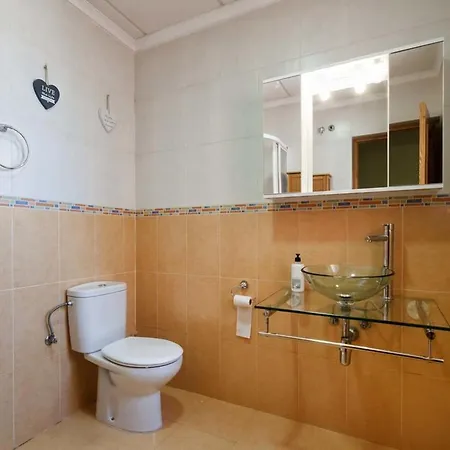 3 Bedrooms With Wifi At 1 Km Away From The *